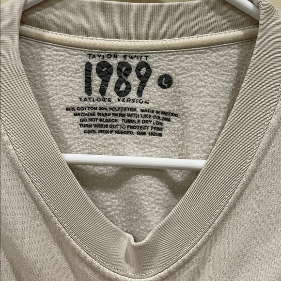 Taylor swift 1989 sweatshirt - Picture 2 of 3